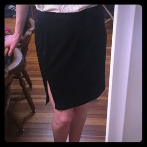 Sleek mini with leg slit